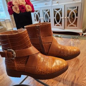 Fitflop ankle leather boots size 7 brown with buckle on the outside.